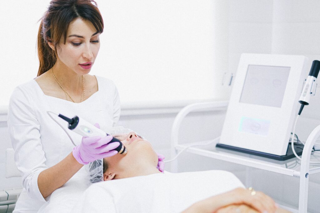 Seek-the-professionals-8-ways-to-Reduce-Acne-Scarring