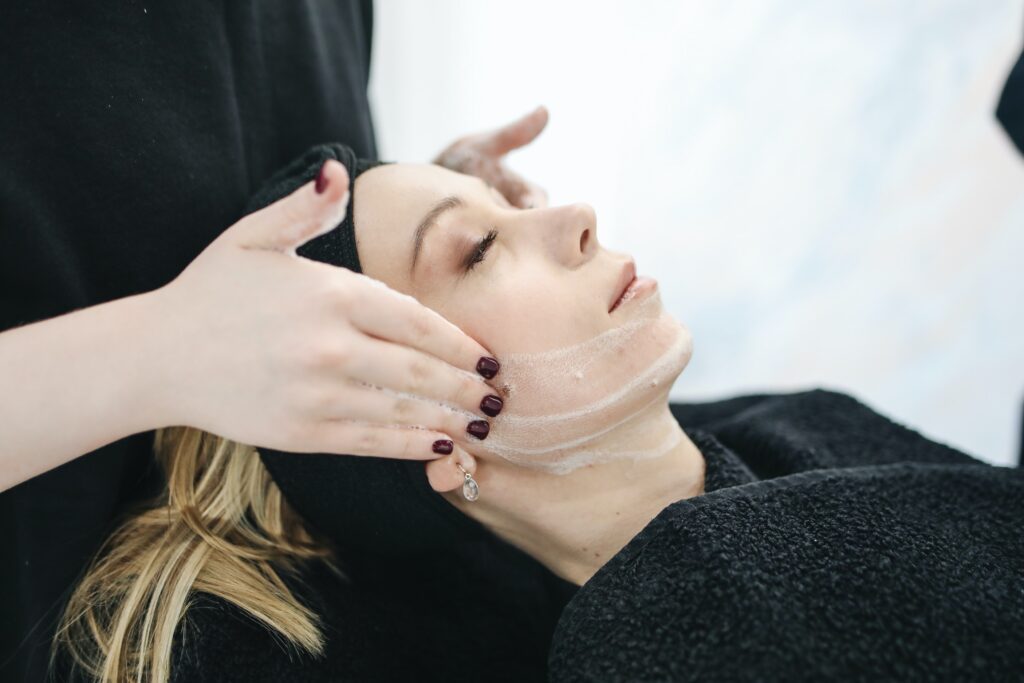Chemical-treatments-8-ways-to-Reduce-Acne-Scarring